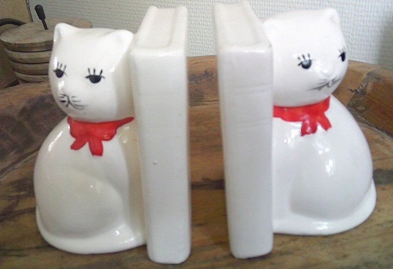 2 vintage witte katten boekensteunen deco kattenliefhebbers, Ophalen of Verzenden