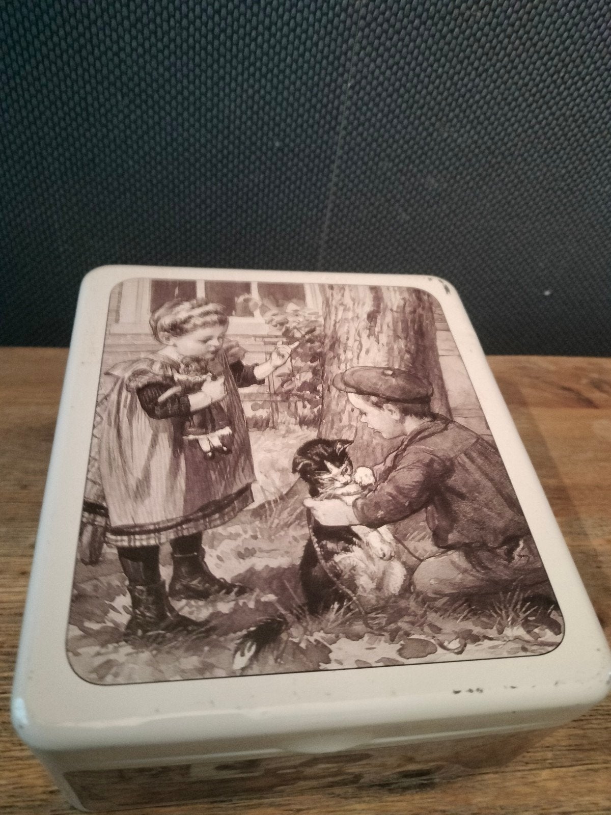 Theedoos met nostalgische afbeeldingen, Ophalen of Verzenden, Opbergdoos