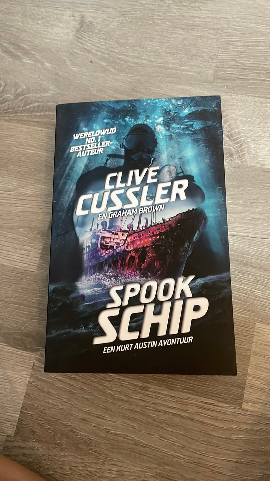 Clive Cussler - Spookschip, Ophalen of Verzenden, Zo goed als nieuw, Clive Cussler; Graham Brown