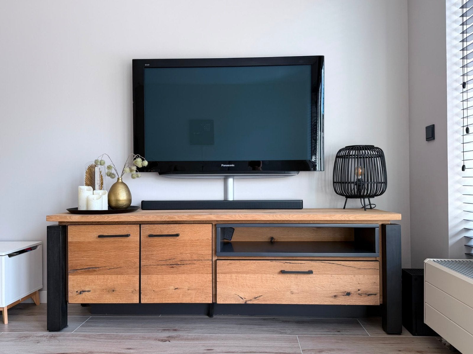 Inhouse Lucania TV meubel eikenhout/staal, Ophalen, 150 tot 200 cm, Eikenhout, Zo goed als nieuw