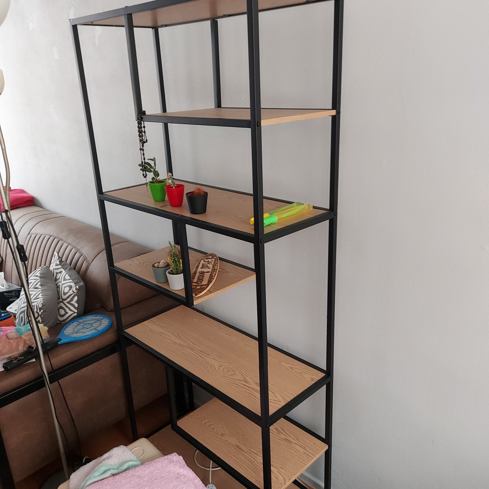 Modern Plantenrek / Boekenkast met Zwart Frame, Ophalen of Verzenden, Gebruikt