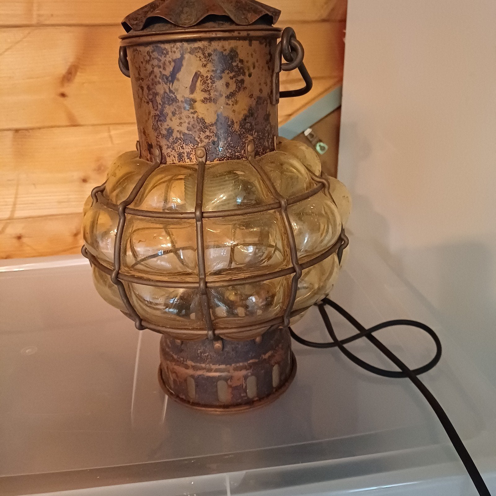 Antieke koperen scheepslamp met bubbelglas, Ophalen