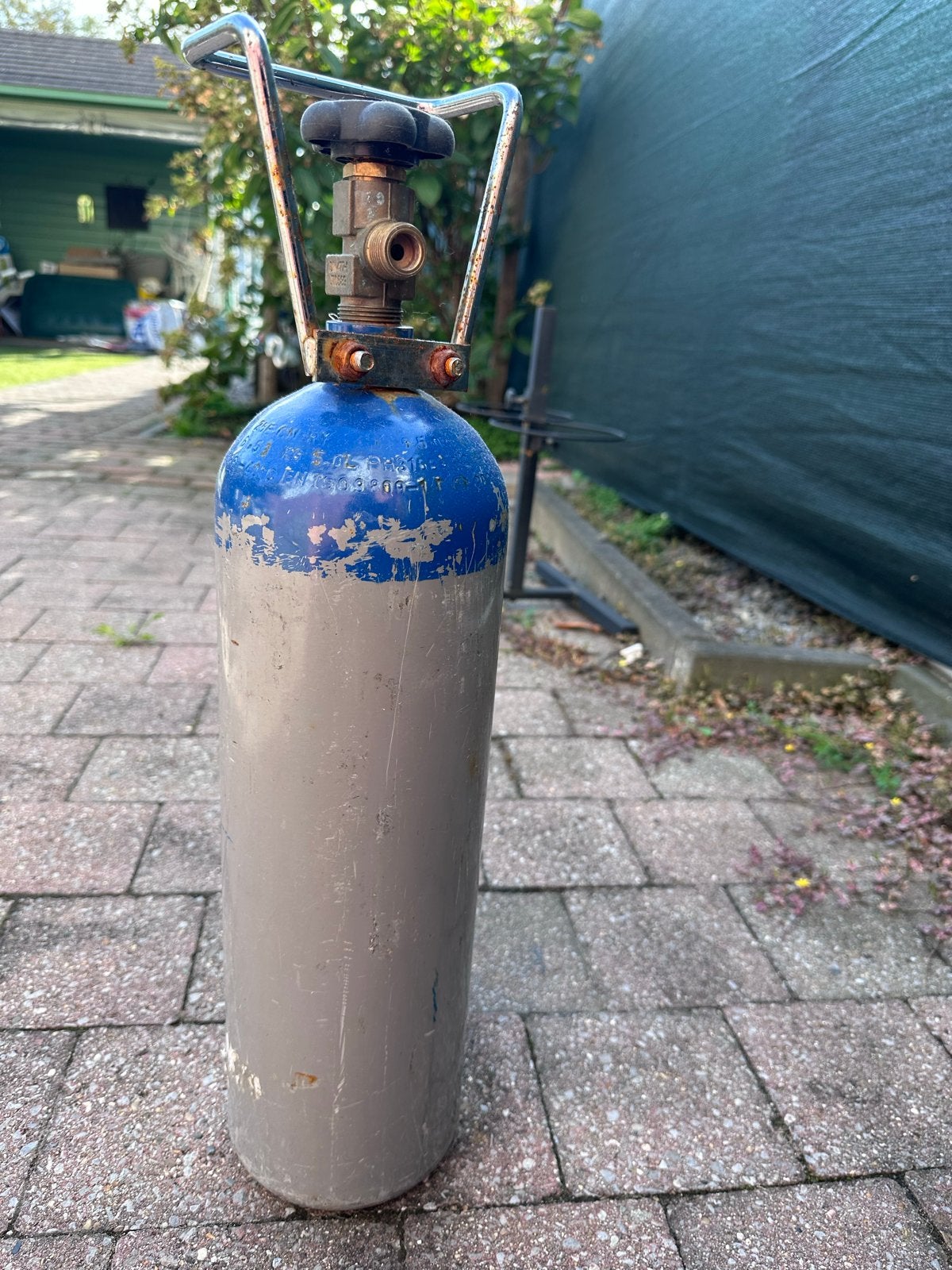 Gebruikte gasfles met handvat, Ophalen, Gebruikt