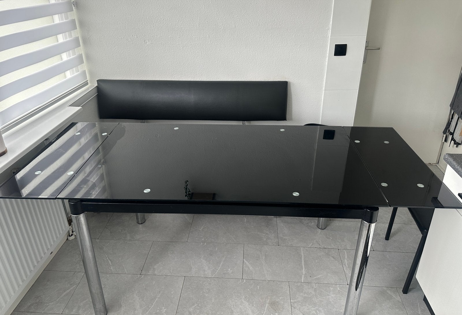 Uitschuifbare eettafel met glazen blad