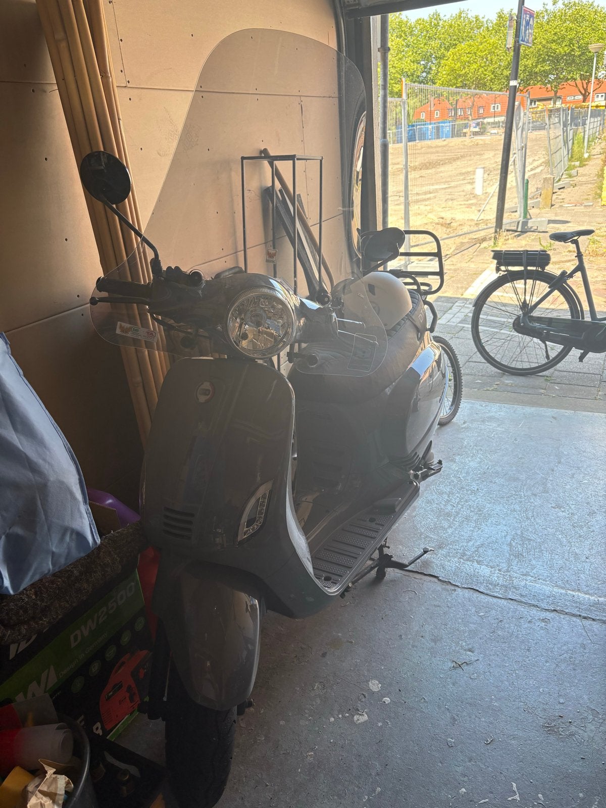 Milano scooter - Zo goed als nieuw, Ophalen, Zo goed als nieuw, Benzine, Overige merken