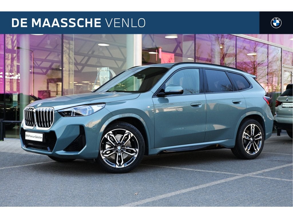 BMW X1 xDrive23i M Sport Automaat / Panoramadak / Trekhaak /