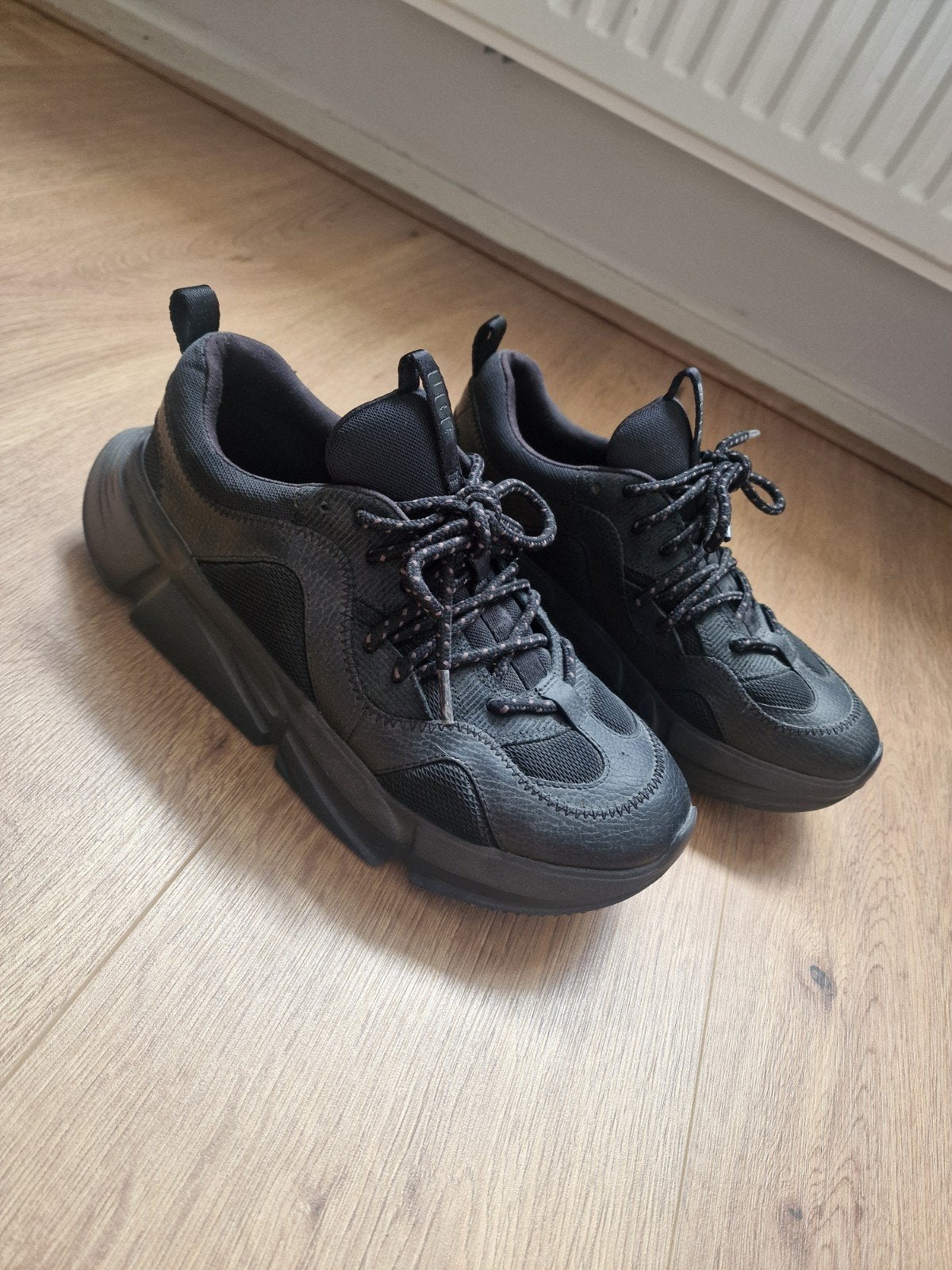 UGG sneakers, Ophalen, Zo goed als nieuw