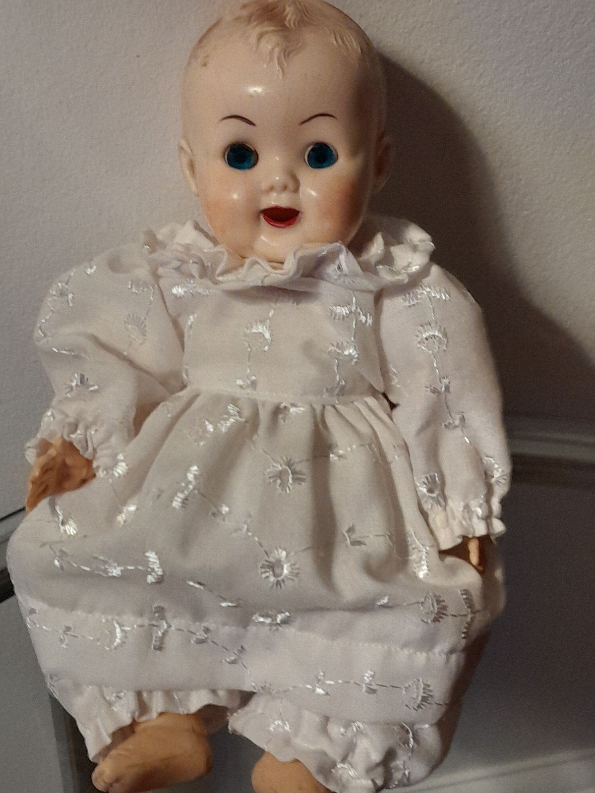 Oud popje babypopje 25 cm, Verzamelen, Ophalen of Verzenden, Gebruikt, Kleertjes