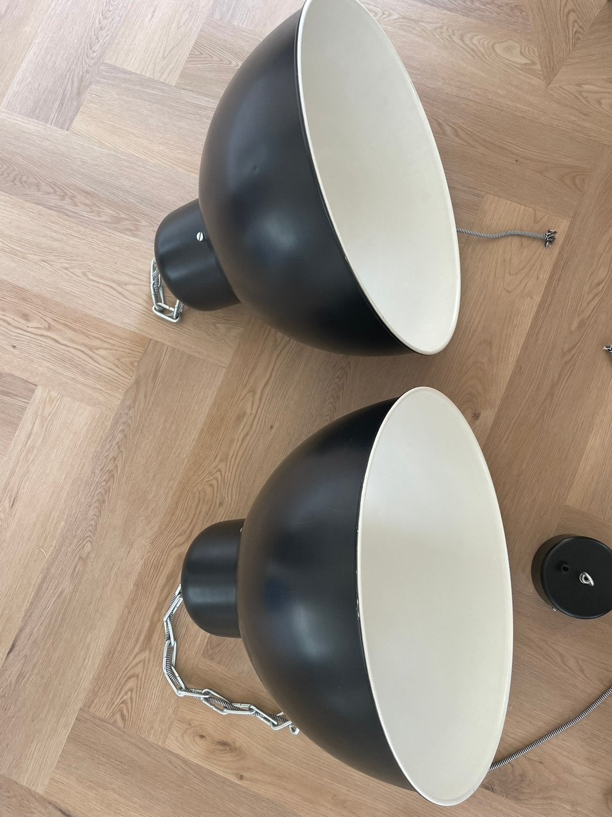 2 Industriële Hala Zeist hanglampen met plafondkappen, Huis en Inrichting, Lampen | Hanglampen, Ophalen, Gebruikt, Metaal, E27 (groot)