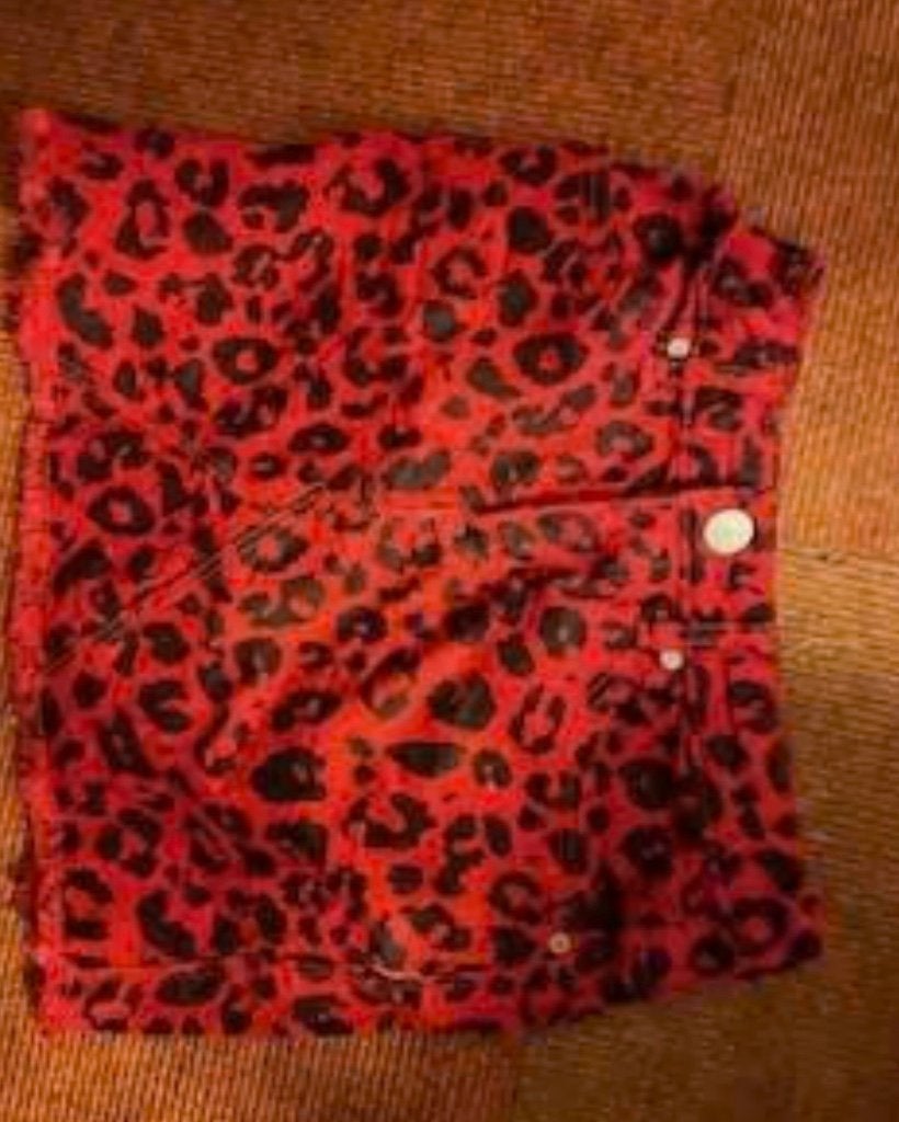 rood met zwart rokje panterprint We in maat 122/128, Kinderen en Baby's, Kinderkleding | Maat 122, Ophalen, Zo goed als nieuw