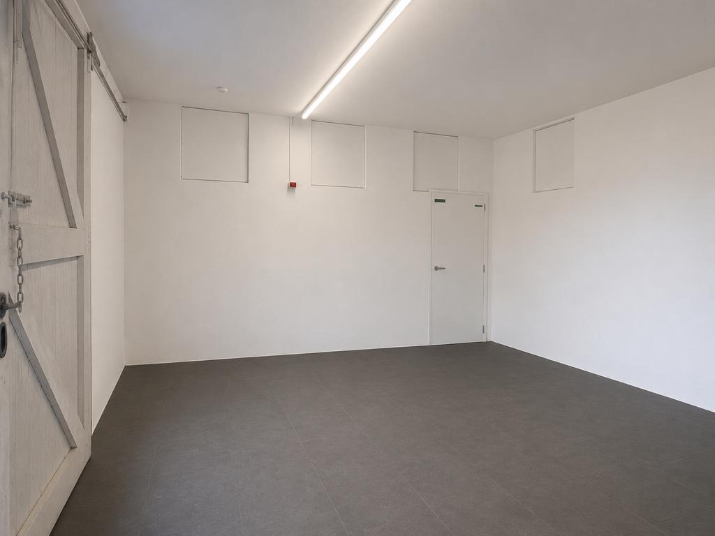 Ruime opslagruimte/garage met toilet Amsterdam Oost, Zakelijke goederen, Bedrijfs Onroerend goed