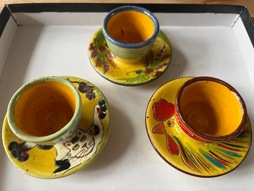 Set 3 handgeschilderde eierdopjes + schotel : kat haan bloem, Ophalen