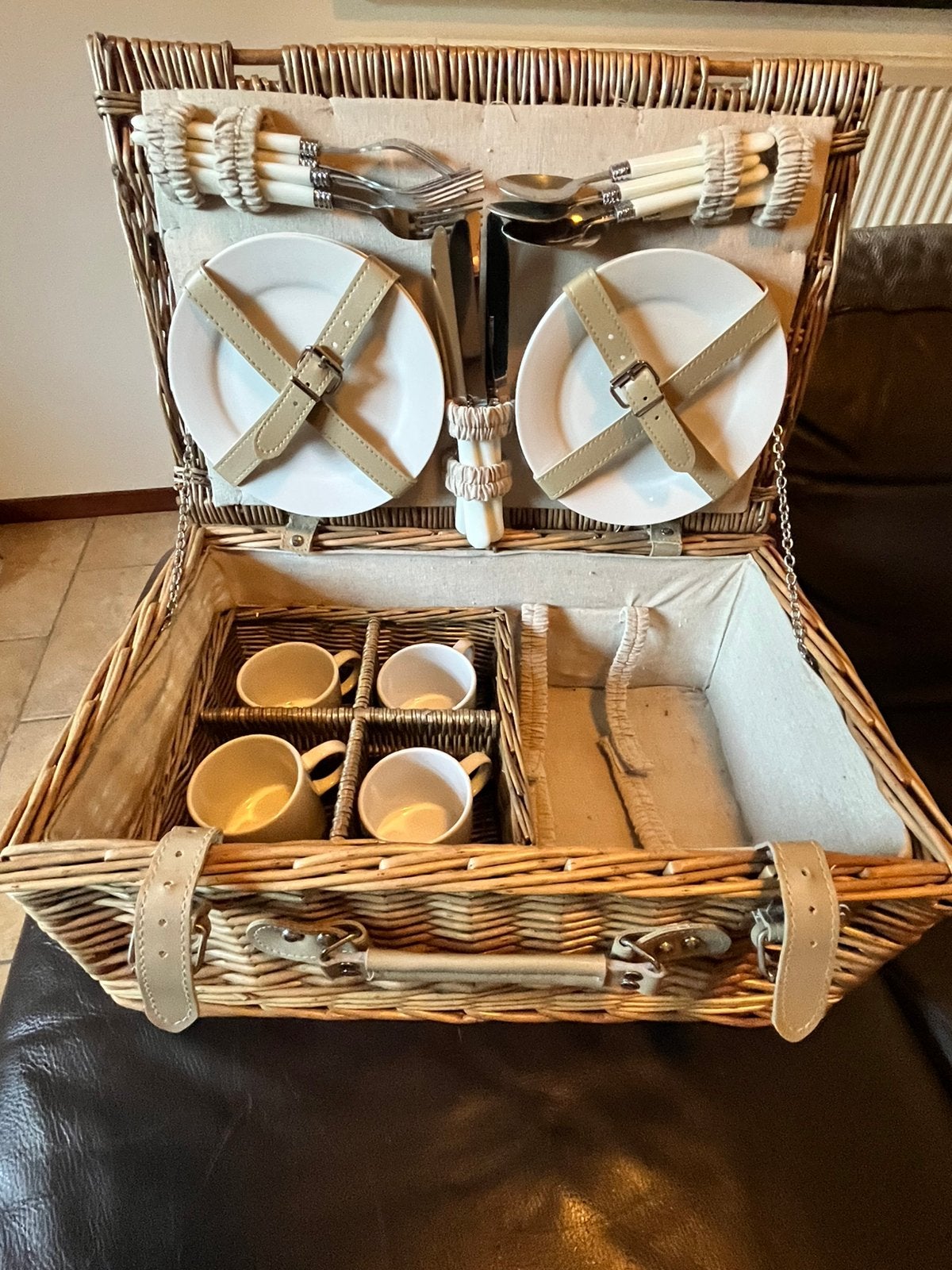 Rieten picknickmand, Ophalen, Zo goed als nieuw