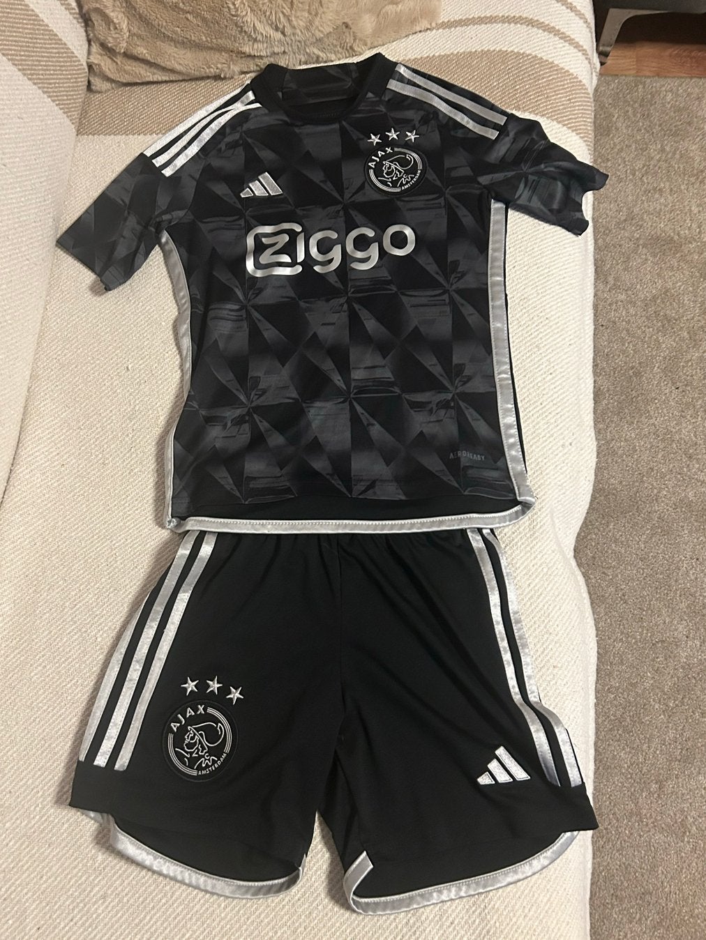 Ajax pakje - Shirt en Broekje in Nijmegen op te halen, Ophalen, Nieuw
