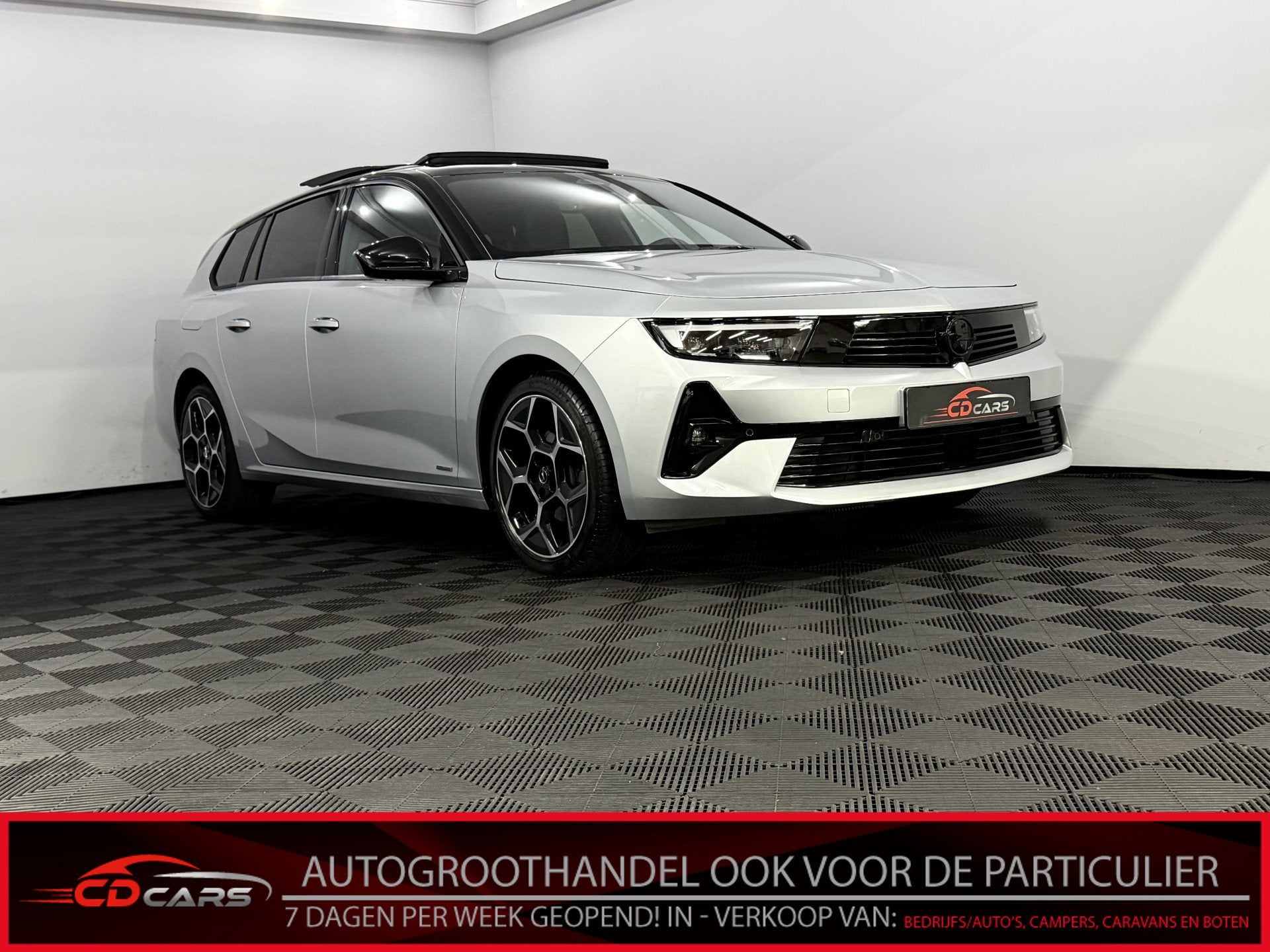 Opel Astra Sports Tourer 1.2 Ultimate Panoramadak, 360 Camer, Automatische klimaatregeling, Euro 6, 1199 cc, Leder en Stof