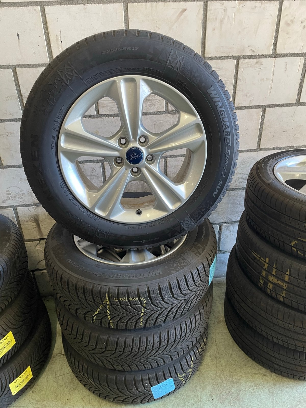 Set 17” lichtmetalen Ford Kuga velgen + winterbanden, Gebruikt, Banden en Velgen, 17 inch, Berkvens