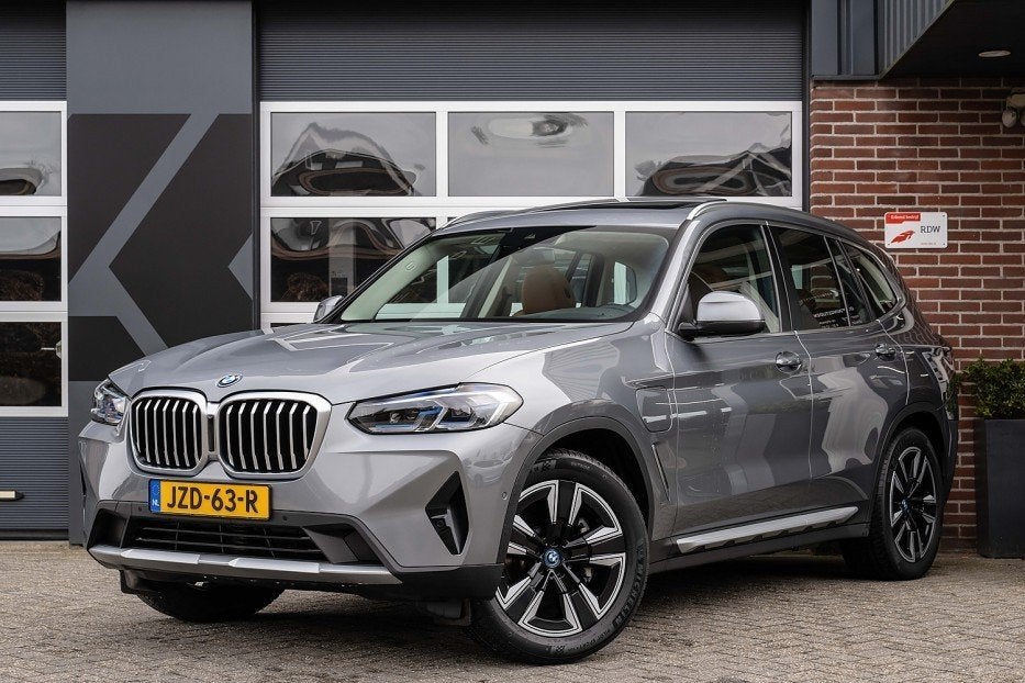 BMW X3 xDrive30e Business Edition Plus | Panorama | Head-Up, Gebruikt, 2000 kg, Vierwielaandrijving, 184 pk
