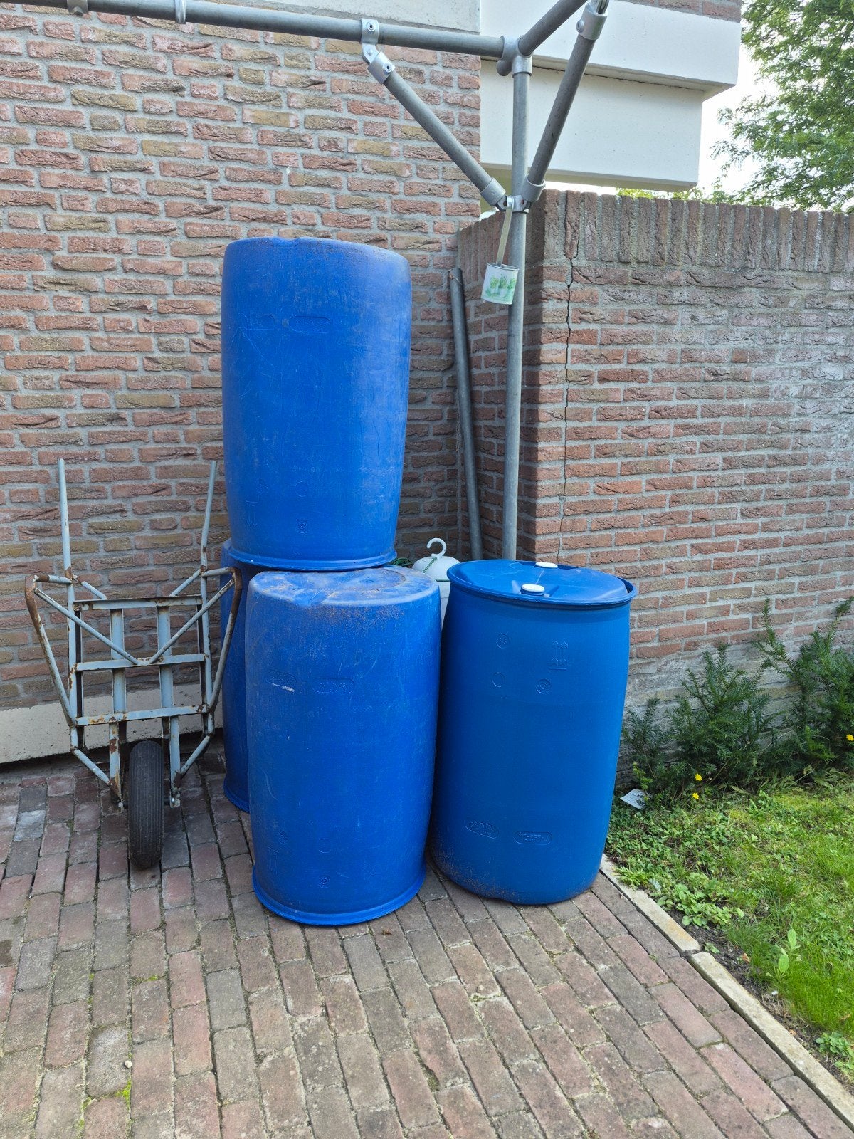 4 blauwe vaten, 150 liter of meer, Ophalen, Gebruikt, Kunststof