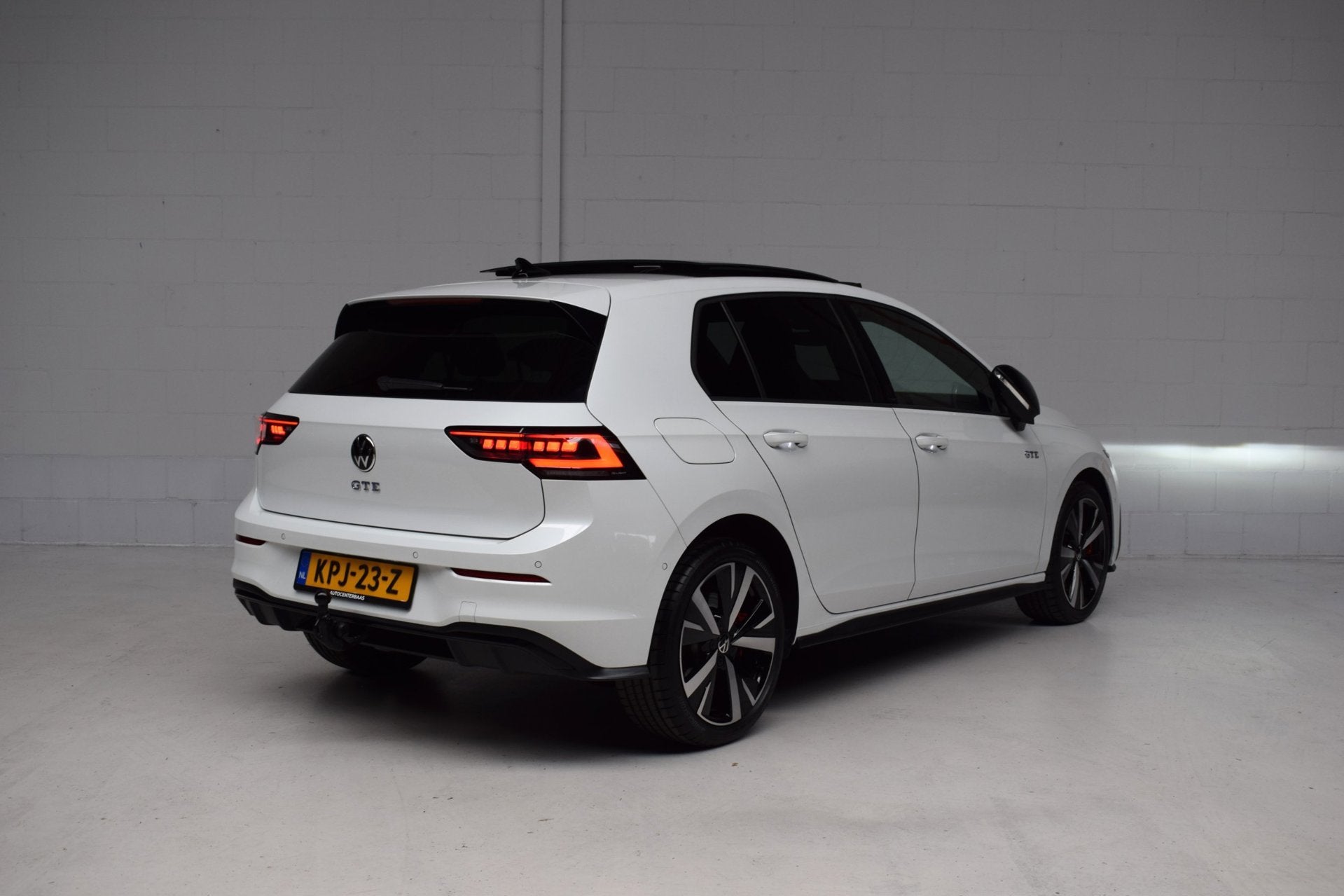Volkswagen GOLF 1.5 eHybrid GTE PANORAMADAK / HEAD-UP / 360C, 77 km/l, Euro 6, 4 cilinders, Wit