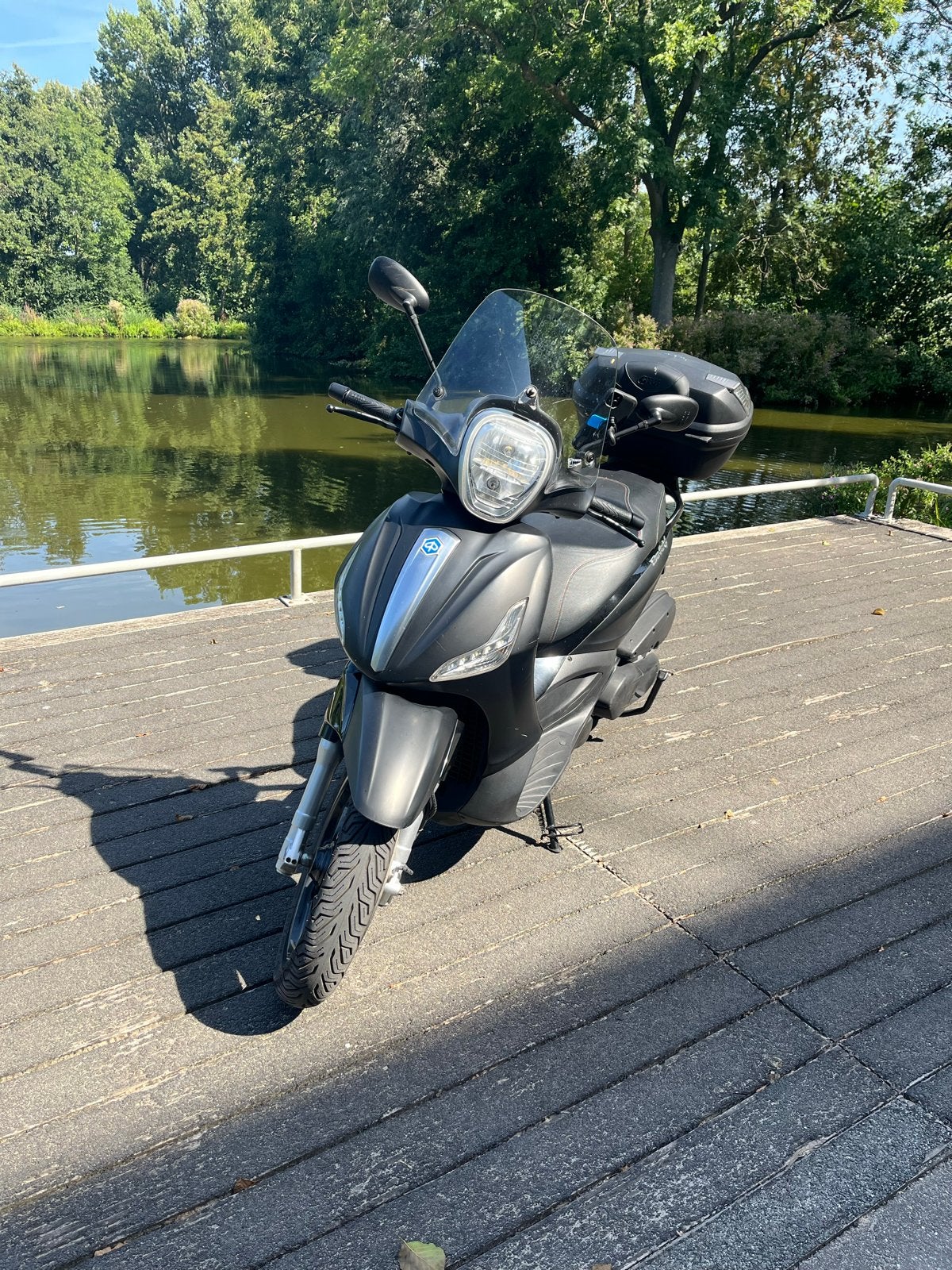 Piaggio Beverly 350 S - Zwart - Incl. Topkoffer, Fietsen en Brommers, Ophalen, Gebruikt, Benzine, Piaggio