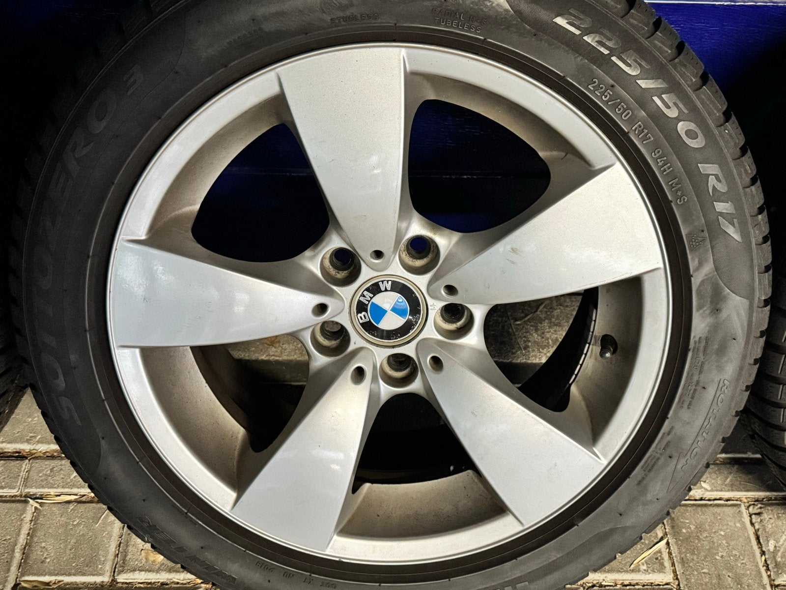 Winterbanden met velgen 225/50 R17 BMW 5-serie E61, Gebruikt, Banden en Velgen, 17 inch, Personenwagen