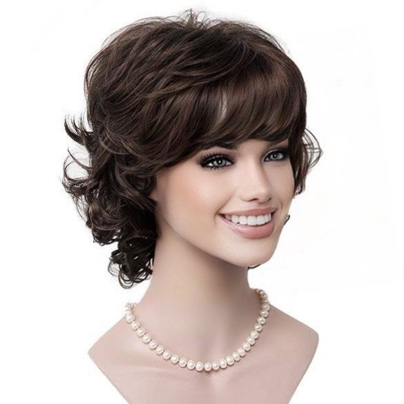 Moderne pruik kort krullend haar bruin kleur 6, Verzenden, Nieuw, Pruik of Haarverlenging