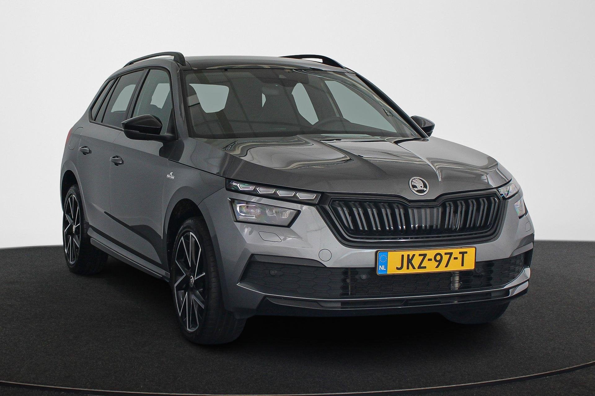 Skoda Kamiq 1.5 TSI ACT Monte Carlo Automaat Panoramadak Sto, Auto's, Skoda, Euro 6, 150 pk, Leder en Stof, Bedrijf