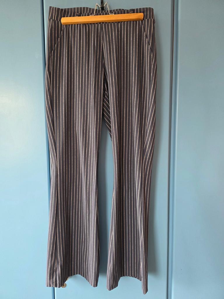 Studio Anneloes M krijtstreep flair trousers, Maat 38/40 (M), Studio Anneloes, Ophalen of Verzenden, Gedragen