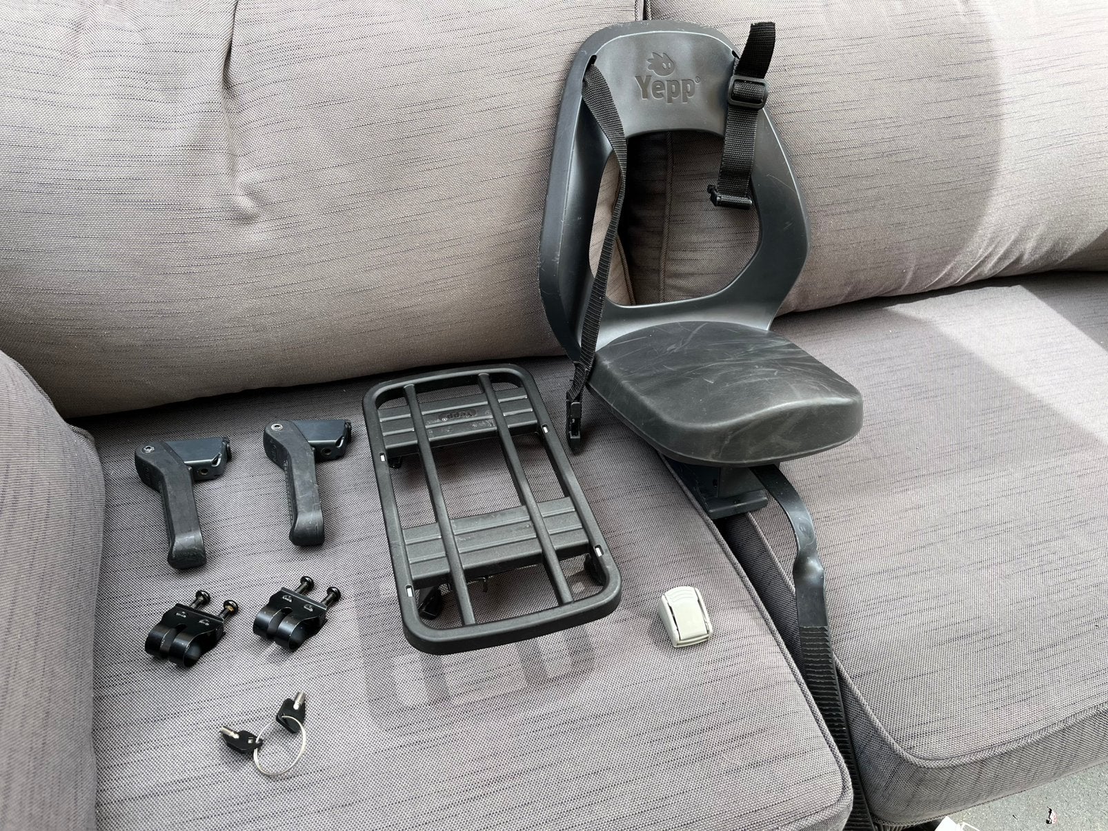 Yepp fietsstoeltje met adapter en voetstepjes, Ophalen of Verzenden, Gebruikt, Achterzitje, Voetsteuntjes