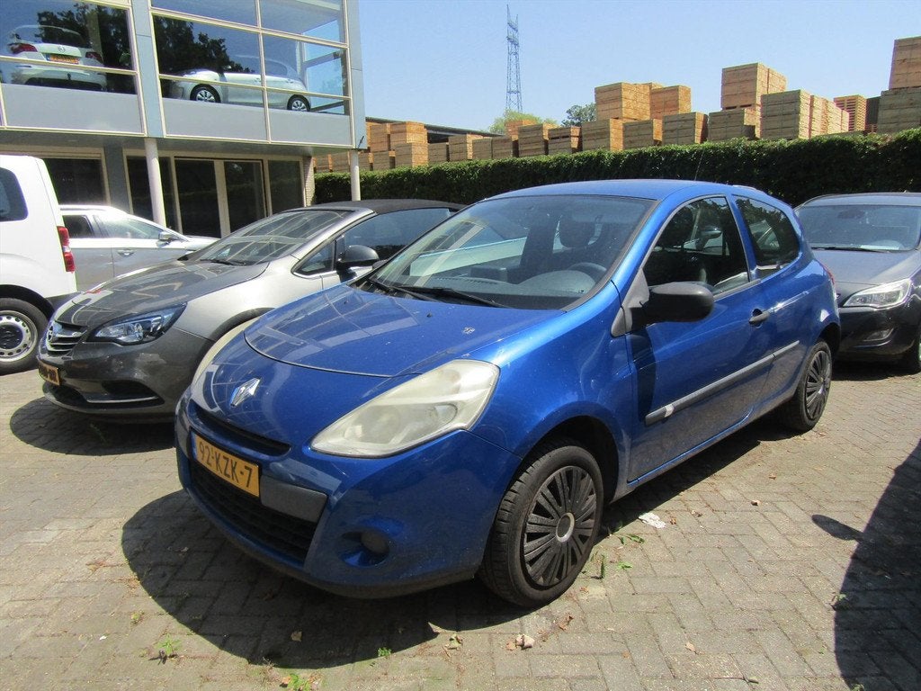RENAULT Clio 1.2 55KW E3 Authentique, Auto's, Renault, Voorwielaandrijving, 535 kg, Gebruikt, 4 cilinders