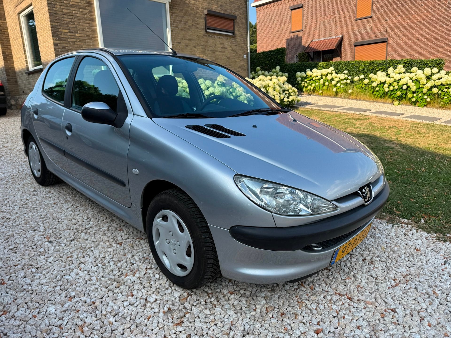 Peugeot 206 1.4 X-line Automaat NweDistributie&APK., Auto's, Peugeot, Stof, Bedrijf, Metallic lak, 75 pk