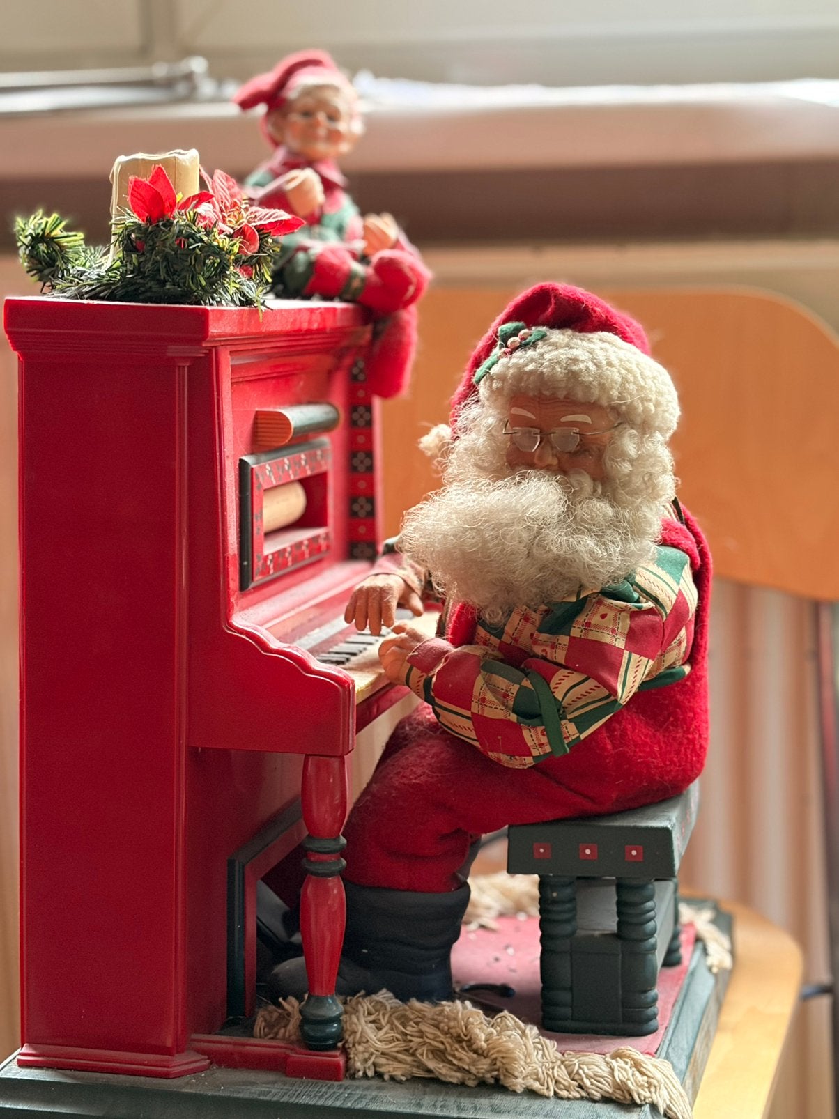 Kerstman achter piano, holiday creations, Ophalen