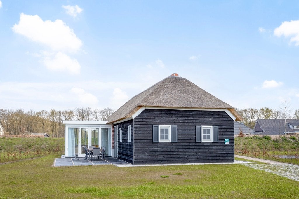 Prachtige recreatie bungalow te koop aan de golfbaan, Noord-Brabant, 94 m², 3 slaapkamers, Bungalow