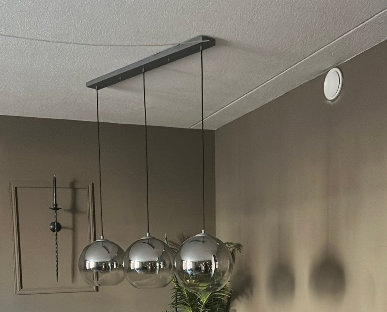 Moderne hanglamp met 3 rookglas/chroom bollen Stijlvol, Ophalen, Zo goed als nieuw, Glas