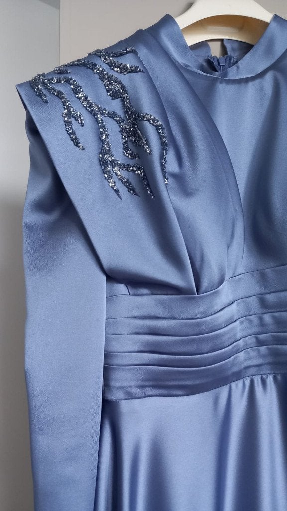 Jurk blauw satijn 38, Maat 38/40 (M), Blauw, Ophalen of Verzenden, Zo goed als nieuw