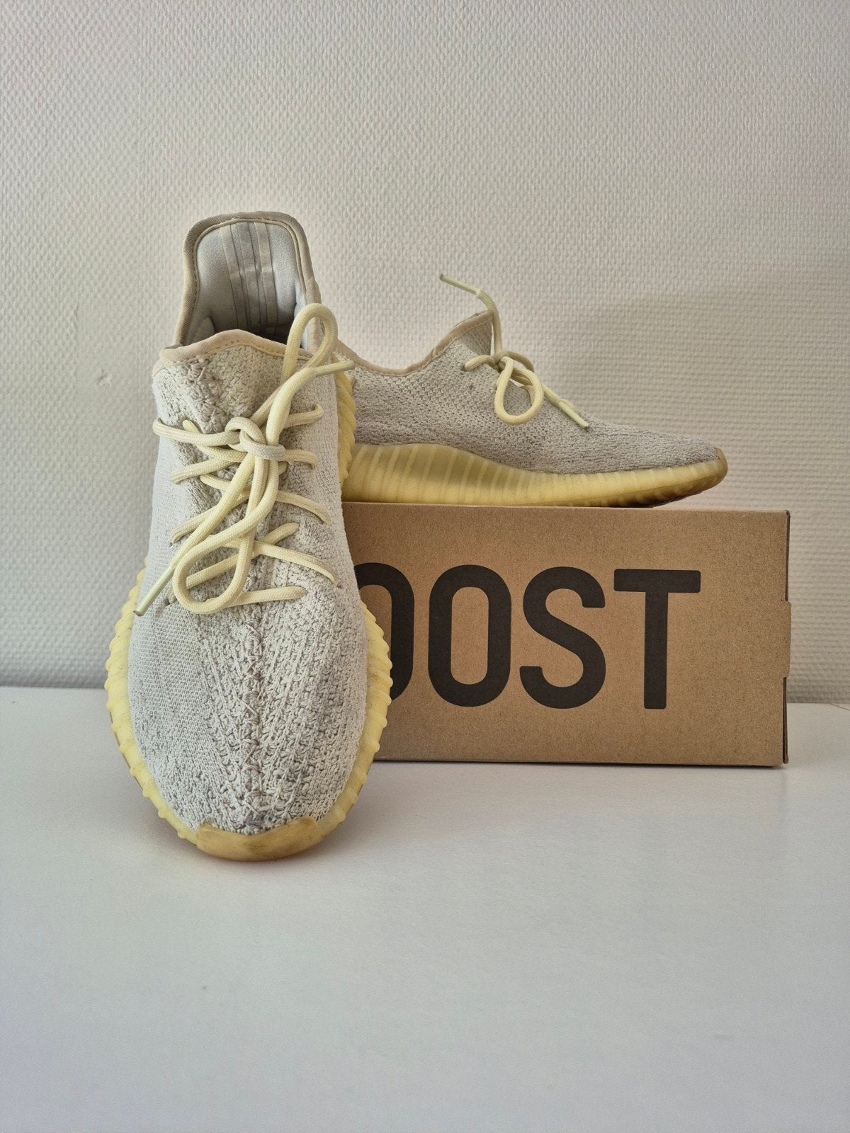 Yeezy Boost 350 V2 Butter - Maat 42 2/3, Overige kleuren, Ophalen of Verzenden, Sneakers of Gympen, Adidas