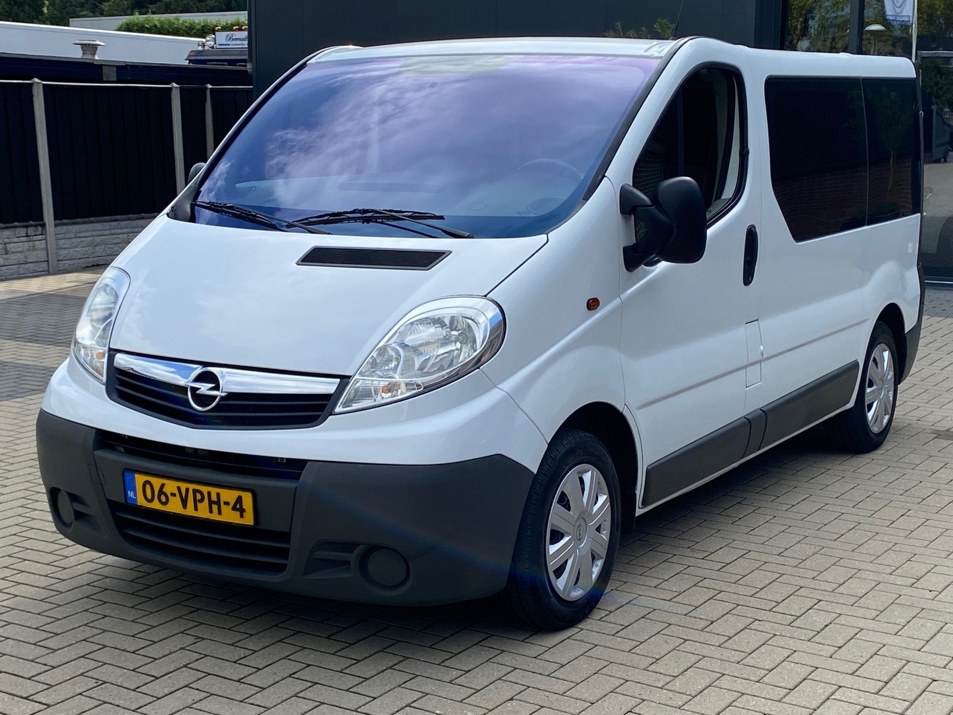 Opel Vivaro 2.0 CDTI NIEUWSTAAT ROLSTOELBUS ROLSTOEL LIFT NA, Auto's, Voorwielaandrijving, Stof, 4 cilinders, 4 stoelen