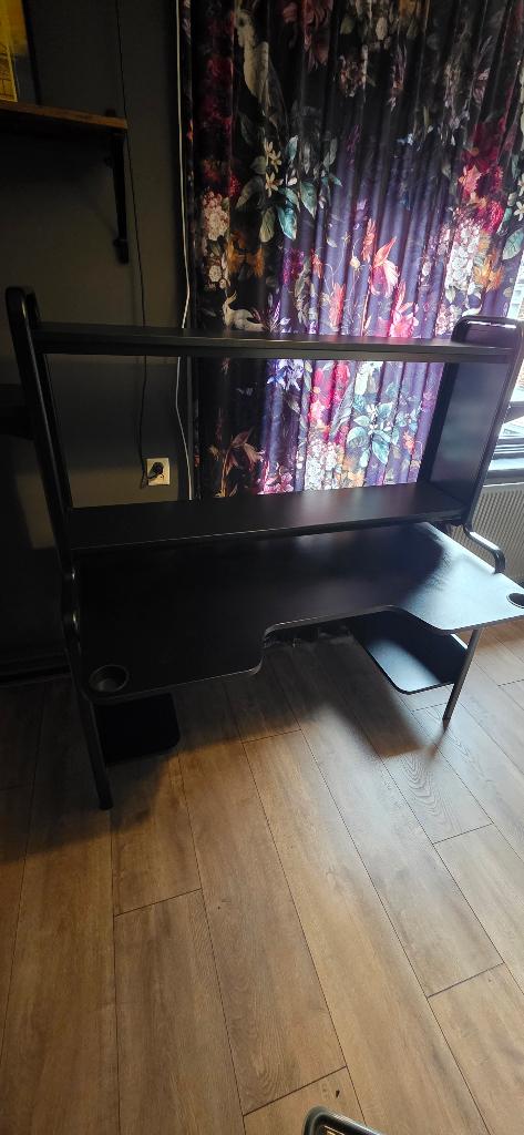 Gamebureau Fredde Ikea, Huis en Inrichting, Bureaus, Ophalen, Zwart, Gebruikt, Hout