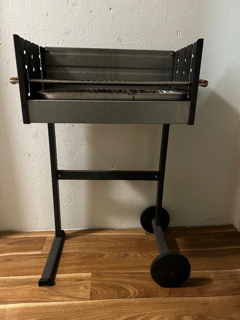 Houtskoolbarbecue Dancook - op wielen, Ophalen, Gebruikt, Dancook