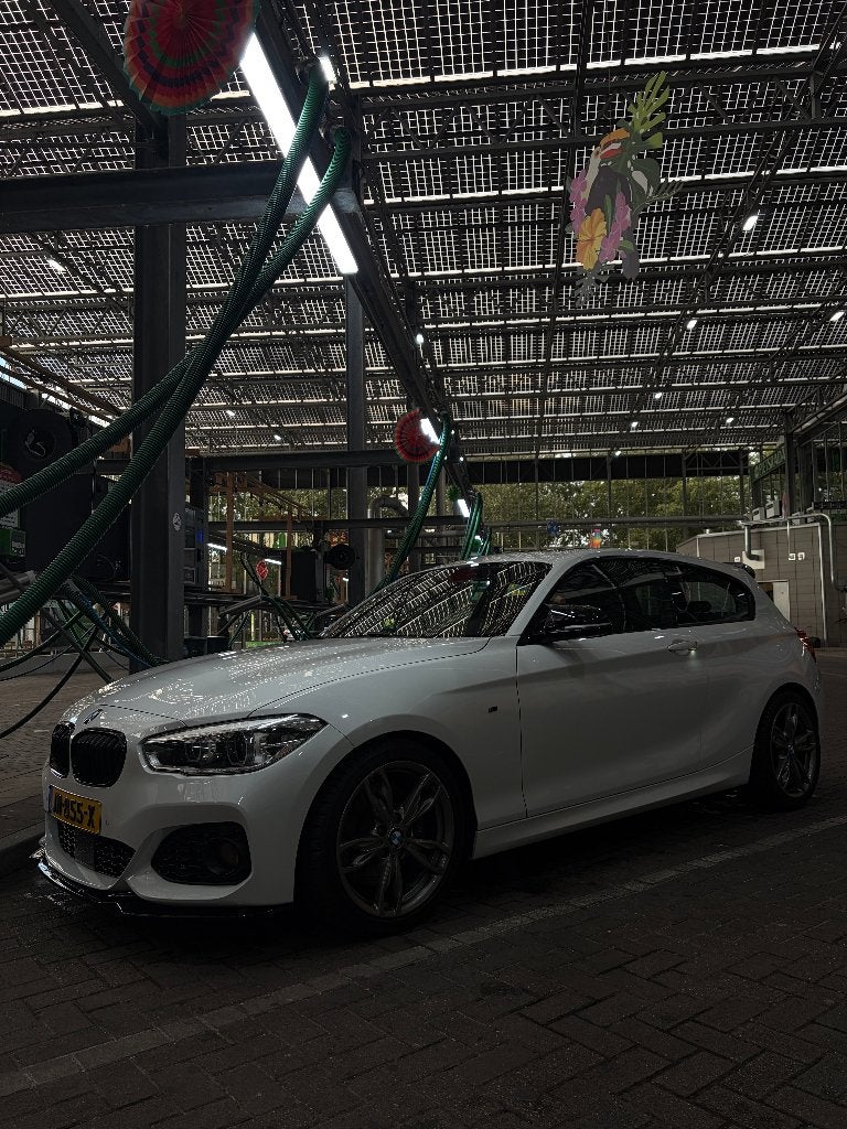 BMW 1-Serie 1.5 118I 3DR AUT 2016 Wit, Auto's, Dealer onderhouden, Zwart, 1290 kg, 4 stoelen