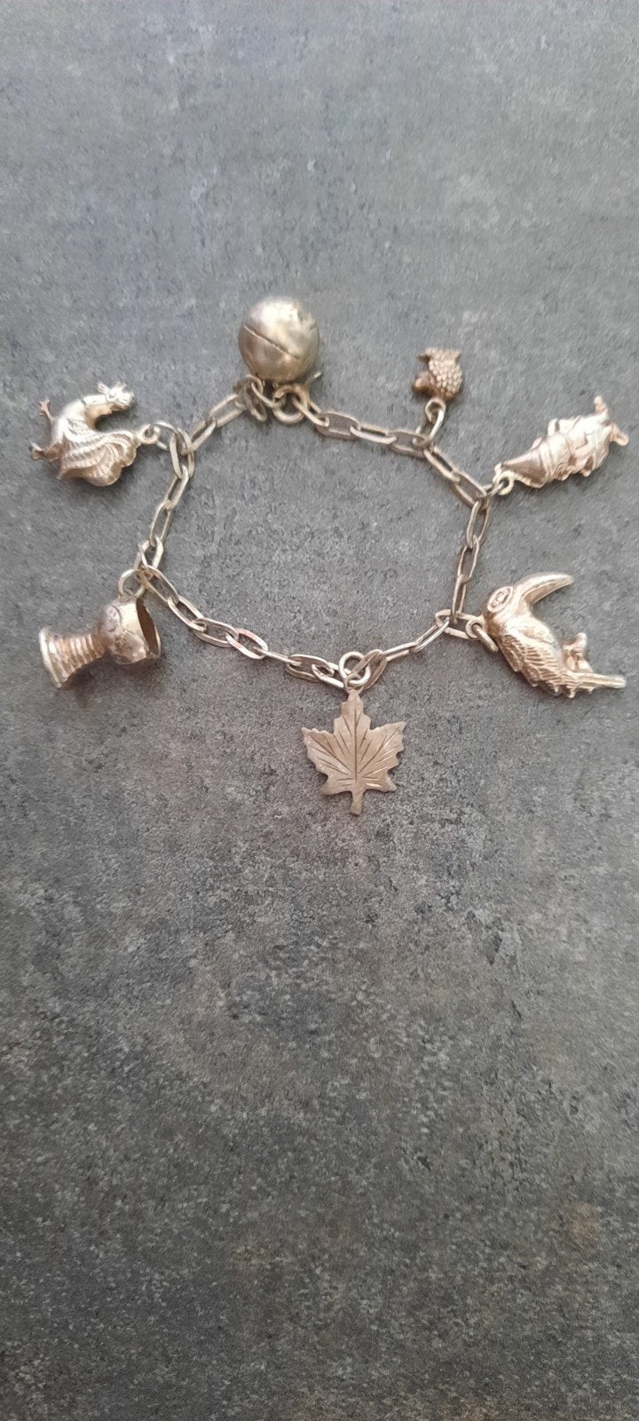 Vintage zilveren bedelarmband met diverse bedels, Gebruikt, Ophalen of Verzenden, Met bedels of kralen, Zilver