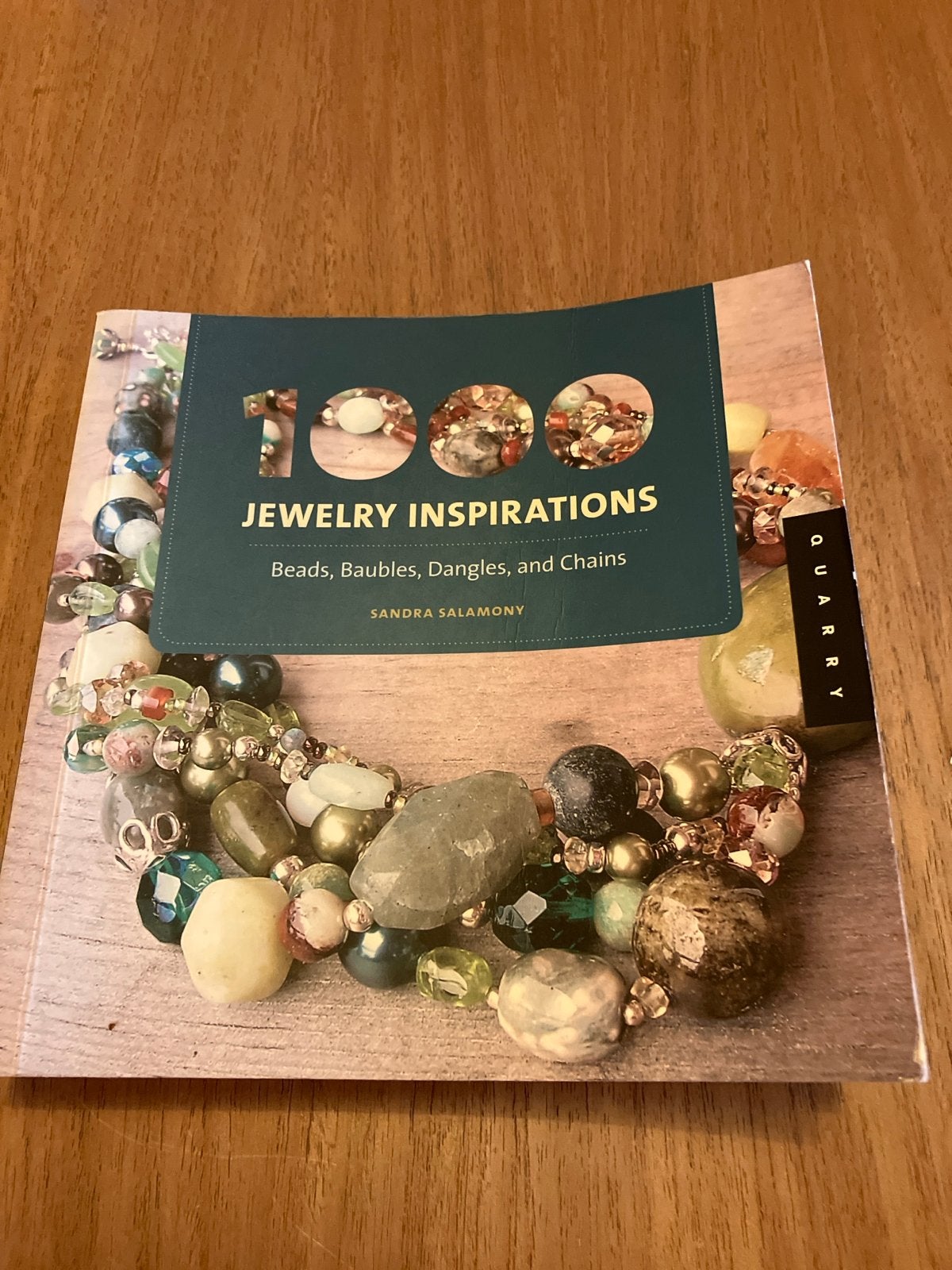 1000 Jewelry Inspirations - Sieraden maken boek, Boeken, Ophalen of Verzenden, Zo goed als nieuw, Overige onderwerpen