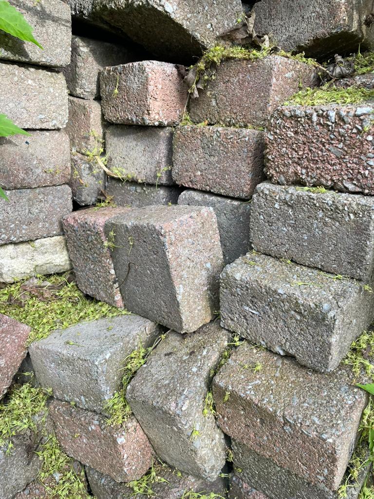 Gratis stenen, copplestones, terrasstenen 10x10cm, Ophalen of Verzenden, Zo goed als nieuw, Beton, Klinkers