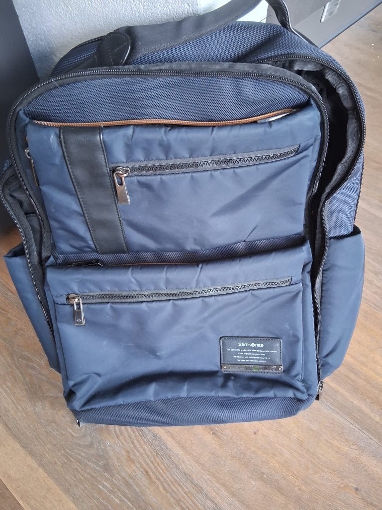 Laptop rugzak Samsonite, Computers en Software, Ophalen, 17 inch of meer, Gevoerd laptopvak, Zo goed als nieuw