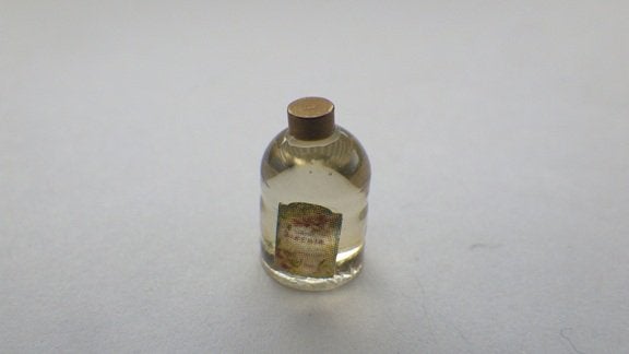 Poppenhuis: Flesje Shampoo, Verzamelen, Poppenhuizen en Toebehoren, Ophalen of Verzenden, Nieuw, Poppenhuis