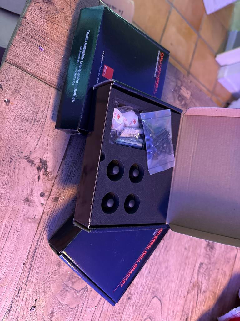 3 sets van 2 dali universal wall bracket - nieuw, Audio, Tv en Foto, Luidsprekers, Overige merken, Overige typen, Nieuw, Ophalen of Verzenden