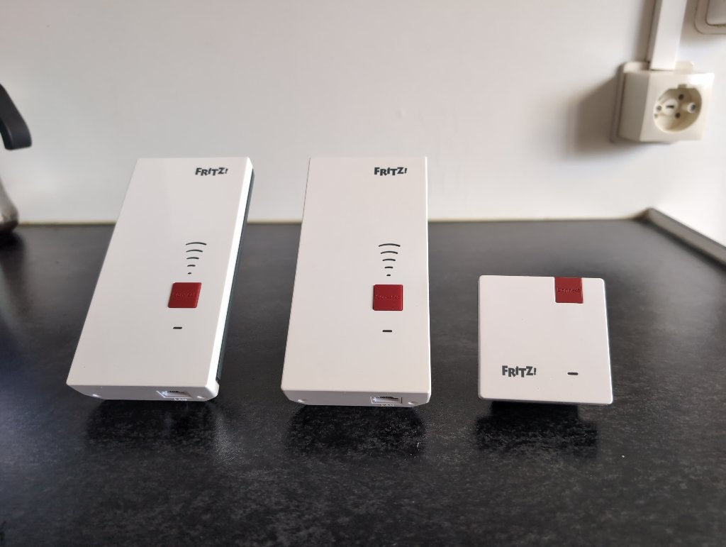 FRITZ! Wifi Repeaters 2400 (2) en 600 (1) - set of apart, Ophalen of Verzenden, Zo goed als nieuw, FRITZ!