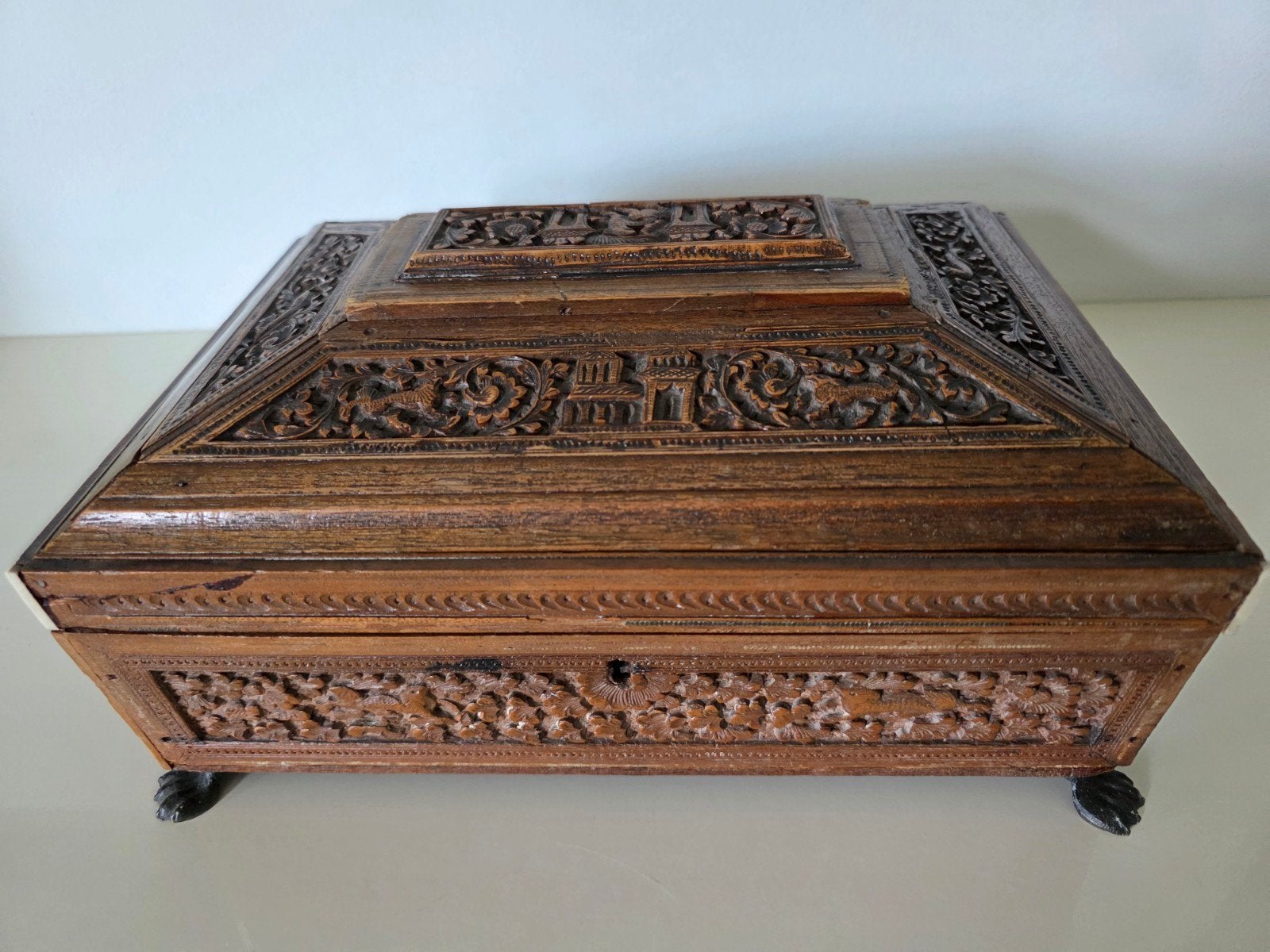 19e eeuwse Anglo-Indian naaidoos met gedetailleerd snijwerk, Antiek en Kunst, Curiosa en Brocante, Ophalen of Verzenden