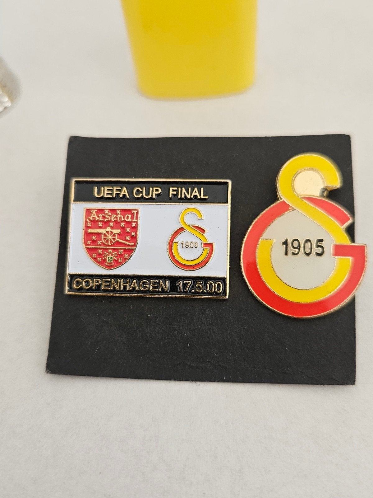Galatasaray UEFA Cup Final pins en minicups, Ophalen of Verzenden, Zo goed als nieuw, Buitenlandse clubs, Overige typen