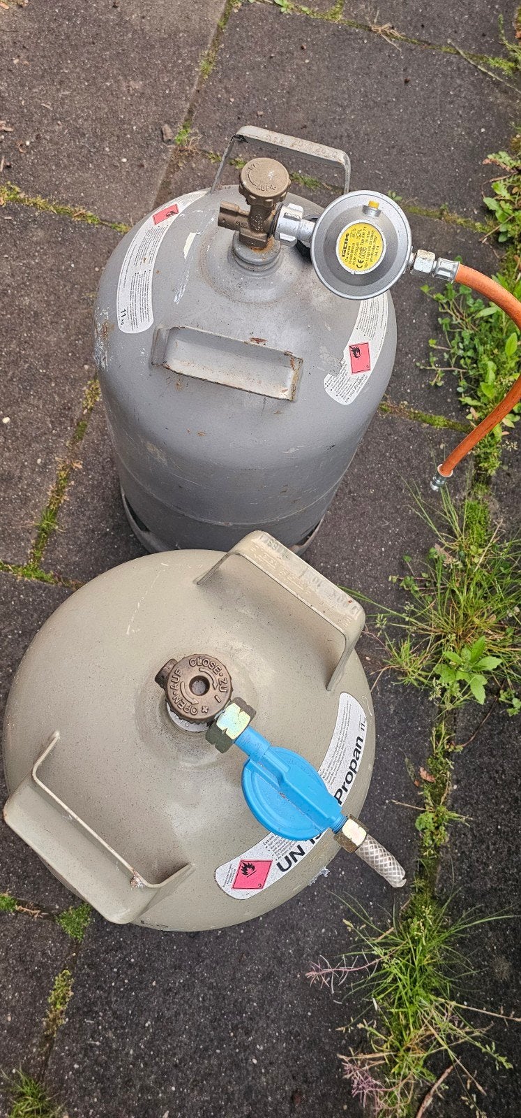 Propaan gasflessen met drukregelaar en slang, Ophalen, Gebruikt